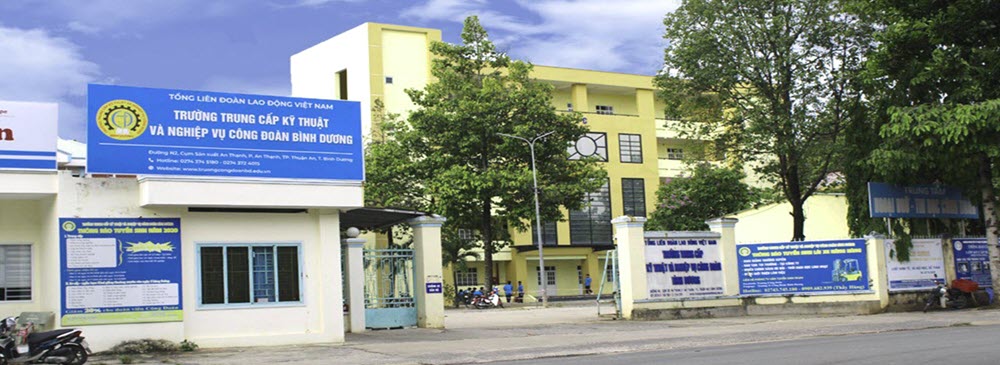 <p>Lễ trao bằng tốt nghiệp trung cấp khóa 2017-2019</p>